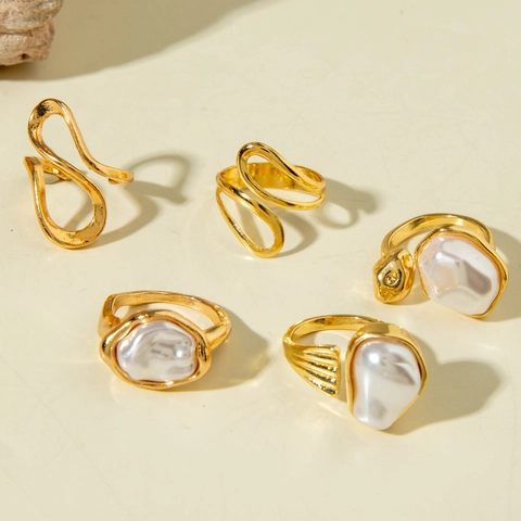 Anelli Con Künstliche Perle Sintetiche Barocche Irregolari Lega Color Oro Design Geometrico Metallo Liquido Gioielli Regolabili
