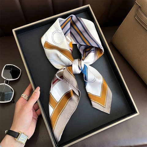 Foulard Quadrato Elegante Da Donna In Raso Con Stampa Equestre Cintura Catena Accessorio Da Collo Professionale