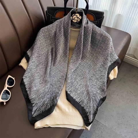 Sciarpa Quadrata Elegante In Raso Sintetica Da Donna Grande Scialle Avvolgente Trama Intrecciata Bianco Nero Accessorio Moda