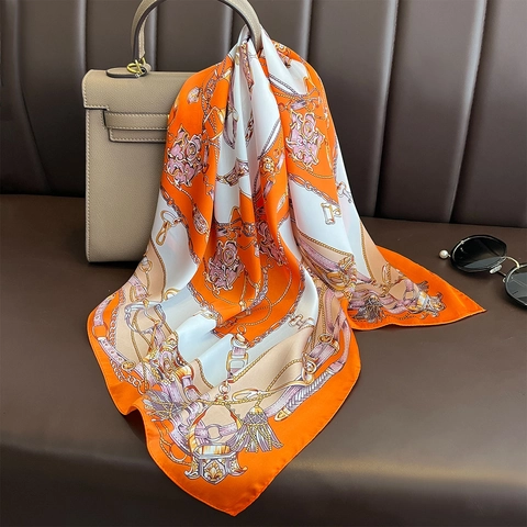 Elegante Dames Vierkante Sjaal Satijn Satijnachtig Polyester Nek Hoofd Wrap Vintage Paard Ketting Print Luxe Stijl