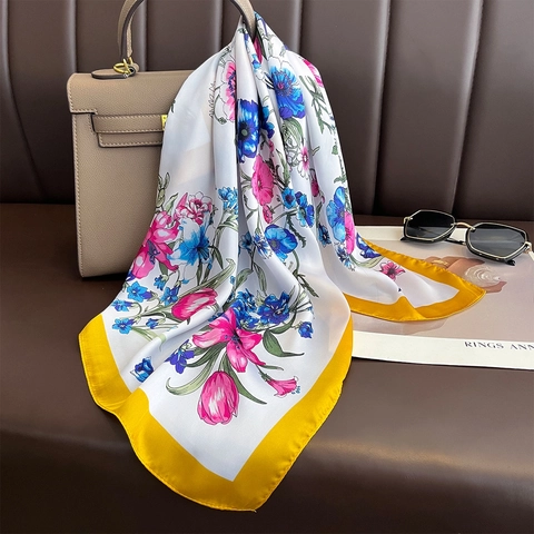 Geblümter Quadratischer Schal Aus Satinnähnlichem Polyester-Satin Mit Kontrastrand Eleganter Leichter Modischer Damenschal