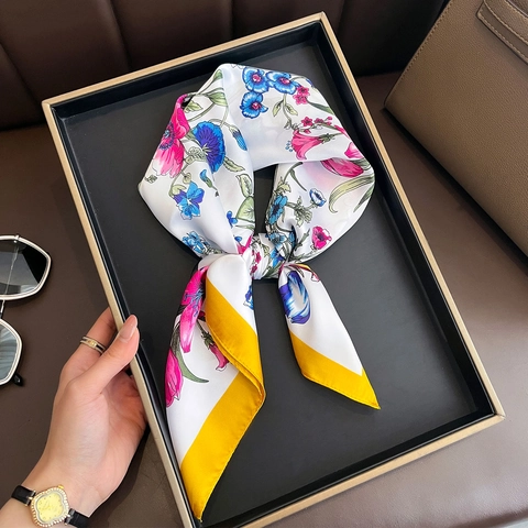 Geblümter Quadratischer Schal Aus Satinnähnlichem Polyester-Satin Mit Kontrastrand Eleganter Leichter Modischer Damenschal