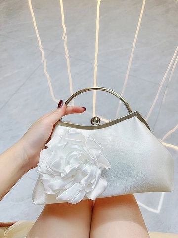 Weiße Satin Abendtasche 3D Blume Metallringgriff Abnehmbarer Künstliche Perlenkettenriemen Elegante Hochzeit Party Abschlussball Handtasche
