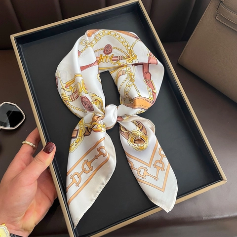 Eleganter Damen Viereckiger Schal Satin Polyester Satinnähnlich Bedruckter Reitsport Ketten Gürtel Muster Retro Halstuch