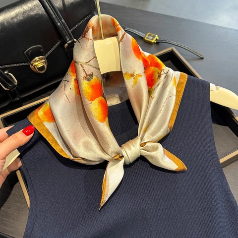 Eleganter MaulbeerSatin Quadratischer Schal Für Damen Vintage Persimone Druck Tuschstil Satin Accessoire