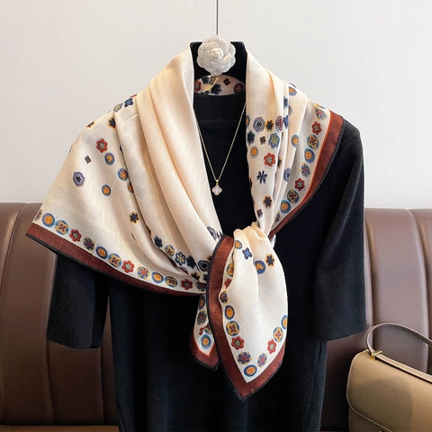 Polyester Vierkante Sjaal Bloemenprint Dubbelzijdig Warm Dames Vintage Stijl Elegant Zacht