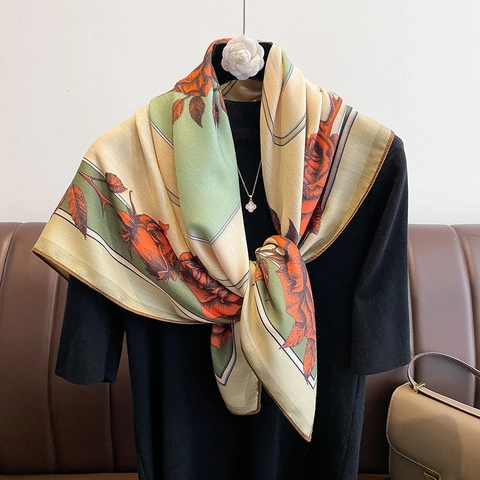 Sciarpa Quadrata Doppia Faccia Stampa Floreale Rose Vintage Poliestere Setoso Scialle Elegante Donna Avvolgimento Leggero