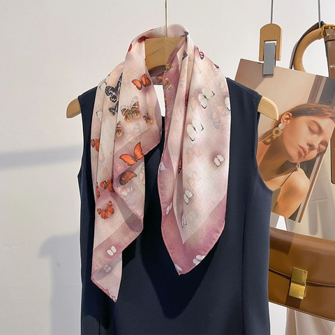 Vierkante Sjaal Met Vlinderprint Verloop Roze Paars Polyester Twill Elegante Lichtgewicht Modieuze Dames Sjaal