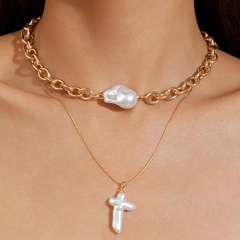 Collier Multicouche en Alliage avec Imitation de Perle Baroque et Pendentifs Croix Coquille Pièce pour Femme Bijoux pour Mariage Fête