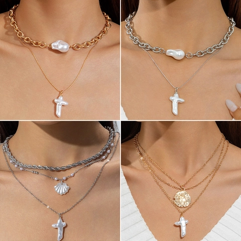 Collier Multicouche en Alliage avec Imitation de Perle Baroque et Pendentifs Croix Coquille Pièce pour Femme Bijoux pour Mariage Fête