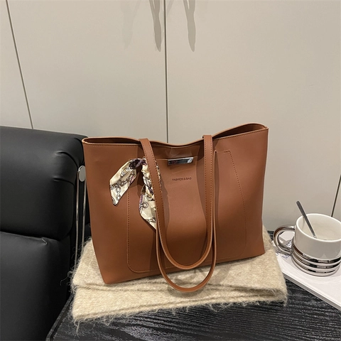 Große PU Leder Einkaufstasche Mit Dekativem Schal Pendler Retro Einfache Schulterhandtasche Für Damen