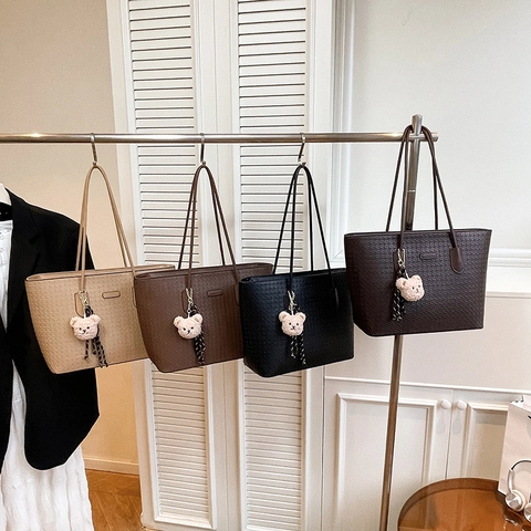 Borsa Tote Vintage Da Donna In Pelle PU Intrecciata Goffrata Grande Capacità Borsa A Spalla Con Ciondolo Orso Per Viaggi