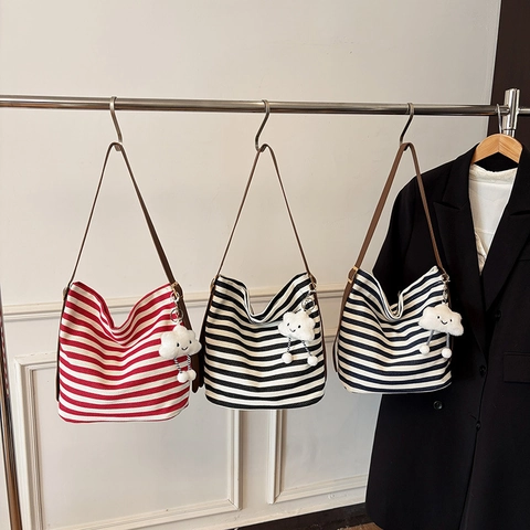 Grand Sac Bandoulière En Toile À Rayures Pour Femmes Style Coréen Tote Avec Porte Clés Peluche Nuage Sac À Main Décontracté