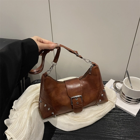 Sac À Épaule Hobo Rétro Pour Femmes Cuir PU Rivets Argentés Boucle De Ceinture Bandoulière Réglable Style Punk