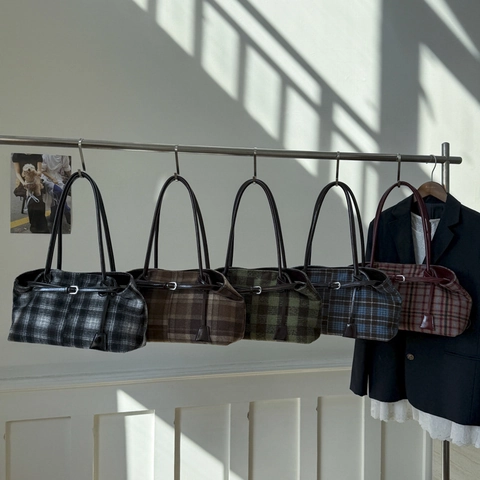 Vintage Woolen Plaid Tote Bag For Women Large Capacity Retro British Style Checkered Shoulder Bag Commuting Elegant Handbag
