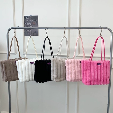 Women Plush Quilted Tote Bag Large Capacity Soft Faux Fur Vertical Stripe Handbag With Fashion Girl Patch Winter Casual Shoulder Bag