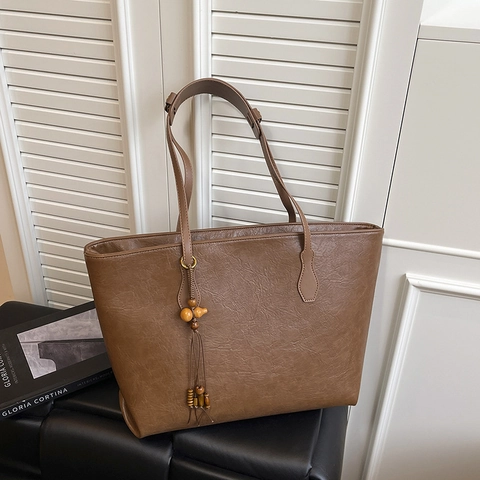Vintage PU Leather Large Capacity Tote Bag For Women Retro Oil Wax Shoulder Bag With Wood Bead Tassel Handbag For Work