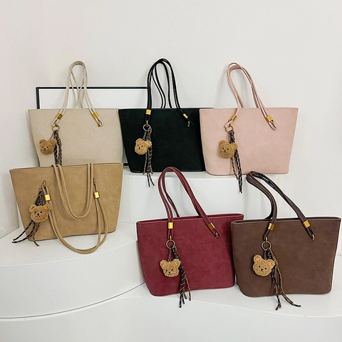 Sac Cabas Femme Rétro en Daim Mat Grande Capacité Minimaliste Mode Banlieue Sac à Épaule Avec Pendentif Ours Mignon Main