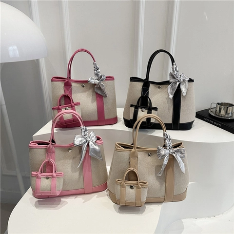 Borsa Tote In Tela E Pelle Sintetica Patchwork Da Donna Con Mini Ciondolo E Sciarpa Di Raso Elegante Borsa A Mano A Contrasto