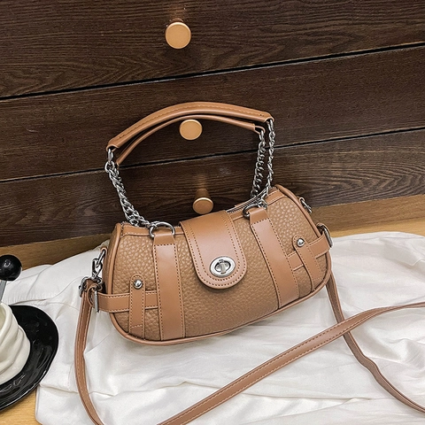 Damen PU Leder Umhängetasche Lychee Muster Halbmond Schultertasche Silberne Kette Drehverschluss Retro Chic Motorrad Stil