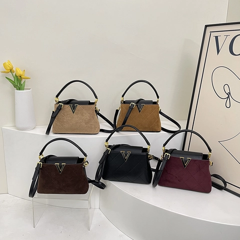 Damen Handtasche Gesteppte Rautenmuster Wildleder Optik Top Griff Umhängetasche Eimertasche Retro V-Form Hardware