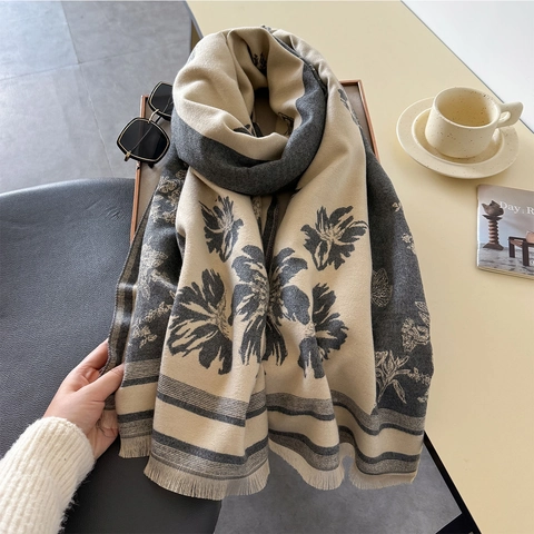 Sciarpa Scialle Vintage Con Stampa Floreale E Farfalle In Imitazione Cashmere Caldo E Spesso Con Nappine