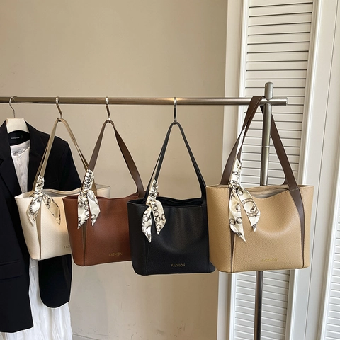 Women Large Capacity Pebbled PU Leather Tote Bag With Scarf Decoration Contrast Stitching Fashion Commuting Shoulder Bag