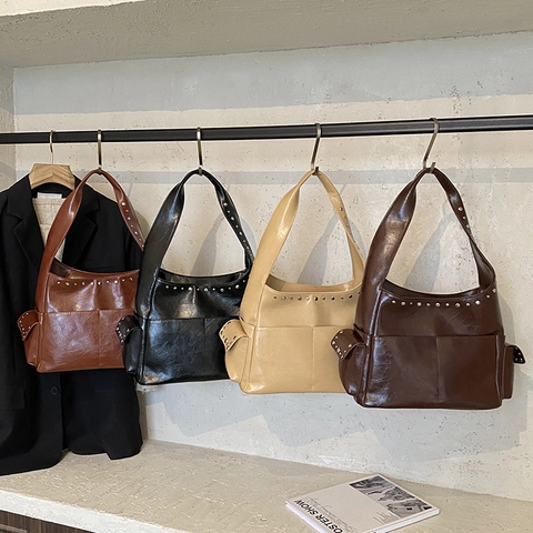 Sac À Épaule Femmes Cuir PU Rivets Grande Capacité Hobo Tote Sous L'aisselle Style Moto Rétro Sac À Main