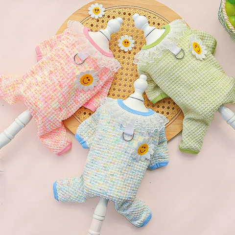 Gestrickter Haustier-Jumpsuit Weste Spitzenkragen Smiley Gänseblümchen Dekoration Metall D-Ring Für Welpen Kätzchen Kleine Hunde Atmungsaktiv