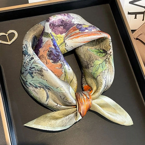 Foulard Quadrato Con Stampa Floreale Retrò Raso Di Gelso Elegante Accessorio Di Moda Per Donna