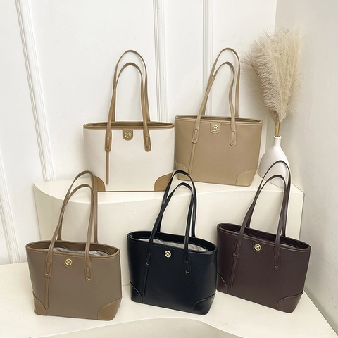 Large Capacity PU Leather Tote Bag Fashion Commuter Litchi Grain Underarm Shoulder Bag With Gold Metal M Logo For Women