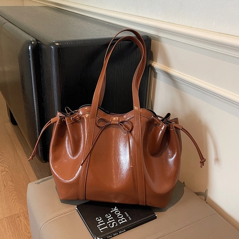 Bolso De Hombro De Cuero PU Brillante Gran Capacitad Decoración De Lazo Bolso Tote Con Cordón Estilo Retro Simple Para Mujeres