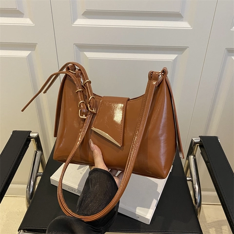 Borsa Sottobraccio Da Donna In Pelle PU Lucida Borsa A Tralla Minimalista Con Tracolla Regolabile E Fibbia In Metallo