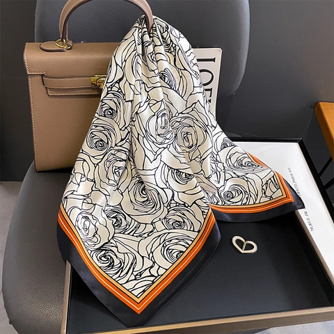 Sciarpa Quadrata Elegante In Raso Di Gelso Con Stampa Floreale Rose Foulard Leggero Da Donna Accessorio Moda