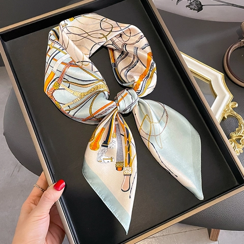 MaulbeerSatin Quadratischer Schal Reitsport Gebiss Kette Druck Vintage Eleganter Hals Haarschmuck Damen