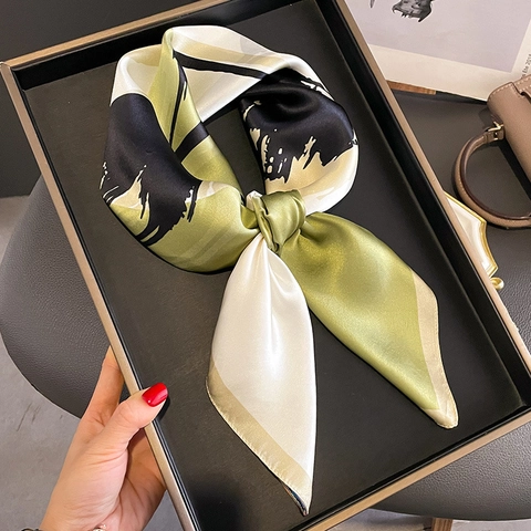 Foulard Quadrato In Raso Di Gelso Motivo Tulipano Dipinto A Mano Elegante Satin Per Donna Moda Versatile