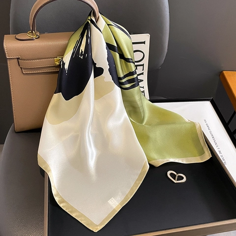 Foulard Quadrato In Raso Di Gelso Motivo Tulipano Dipinto A Mano Elegante Satin Per Donna Moda Versatile