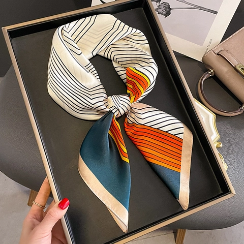 Foulard Quadrato In Raso Di Gelso Motivo Geometrico Sciarpa Da Collo Elegante Professionale Ufficio Accessorio Moda Satin