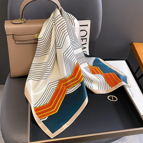 Foulard Quadrato In Raso Di Gelso Motivo Geometrico Sciarpa Da Collo Elegante Professionale Ufficio Accessorio Moda Satin
