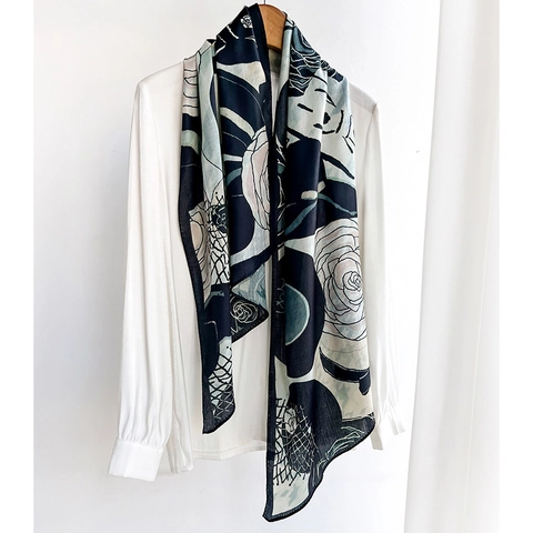 Elegante Sciarpa Lunga Con Fiori Di Camelia In Raso Di Poliestere Liscio Foulard Versatile Accessorio Di Moda Artistica