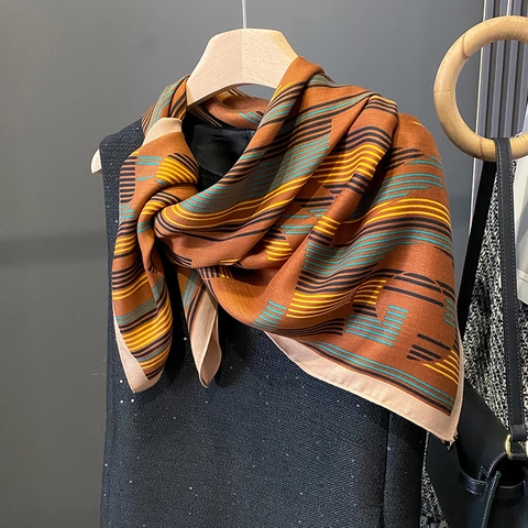 Sciarpa Quadrata Elegante Poliestere Satin Motivo Geometrico Stampa Lettere Foulard Ufficio Stile Retrò Lusso Scialle Per Donne