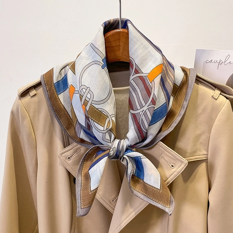 Elegante Vierkante Sjaal Polyester Satijngevoel Geometrisch Paardenbitpatroon Retro Halstule Veelzijdige Mode-Accessoire Voor Vrouwen
