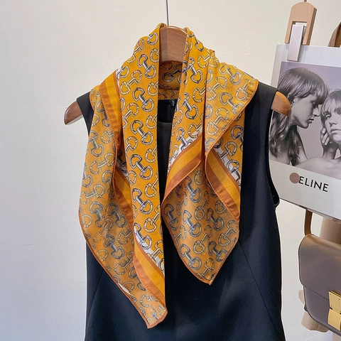 Foulard Carré Polyester Sensation Satin Imprimé Mors De Cheval Motif Chaîne Géométrique Accessoire De Cou Élégant Pour Femmes