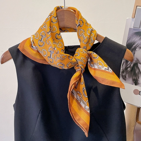 Foulard Carré Polyester Sensation Satin Imprimé Mors De Cheval Motif Chaîne Géométrique Accessoire De Cou Élégant Pour Femmes