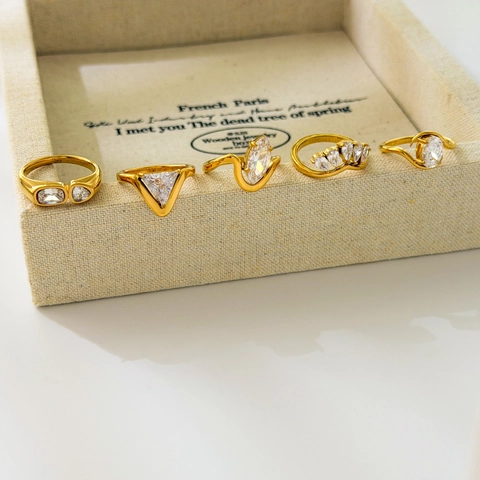 Minimalistische Geometrische Ringe Titanstahl 18K Vergoldet Zirkonia Marquise Dreieck Oval Für Frauen Stapelbar