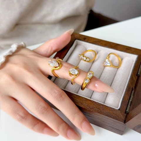 Minimalistische Geometrische Ringe Titanstahl 18K Vergoldet Zirkonia Marquise Dreieck Oval Für Frauen Stapelbar