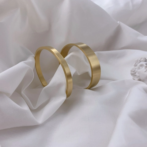 Bracelet Jonc Doré Minimaliste En Acier Titane Texture Brossée Bangle Ouvert Bijoux Vintage Élégants Pour Femme