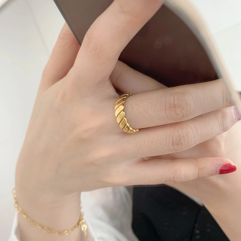 Titanstahl Vergoldet Gedrehter Ring Vintage Croissant Design Offen Verstellbar Minimalistischer Schmuck Damen
