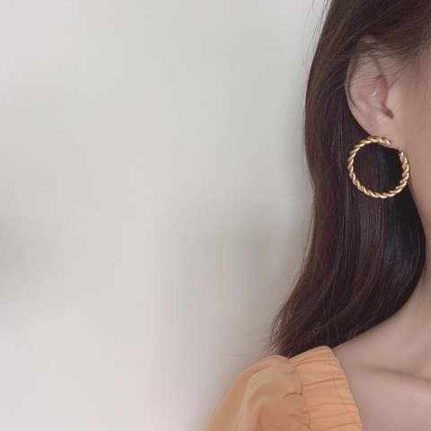 Minimalist Twisted Rope Hoop Earrings Titanium Steel Vintage Golden C Shape Pierced Jewelry For Women Daily Accessories