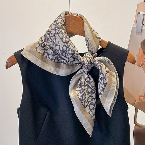 Elegante Foulard Quadrato Geometrico da Donna in Poliestere Look Satinato Fazzoletto da Collo Minimalista Blu Grigio Piccolo Scialle